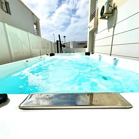 Casa Caletón Blanco Pool And Puerto del Carmen (Lanzarote)